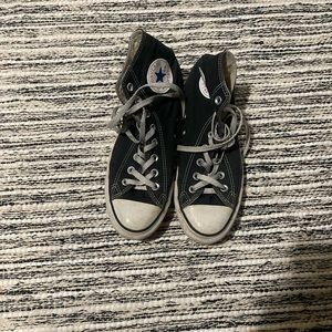Converse black and white